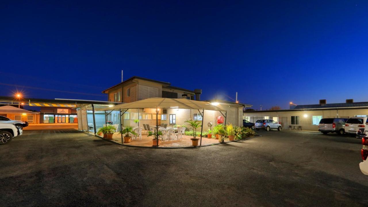 Motel 707 Emerald Esterno foto