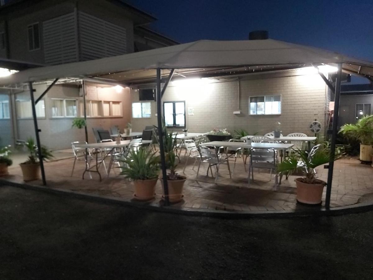 Motel 707 Emerald Esterno foto